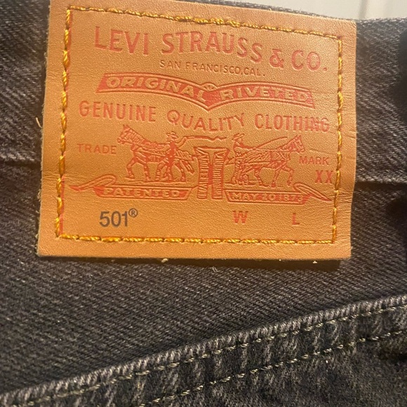 Levi’s Women’s Shorts 501 Black Denim Cutoffs Sz 28 Button Fly High Rise - Picture 6 of 10